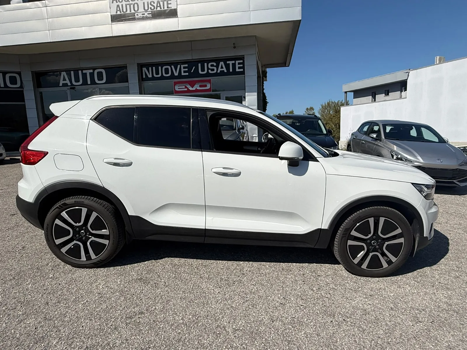 Volvo XC40 — foto 2