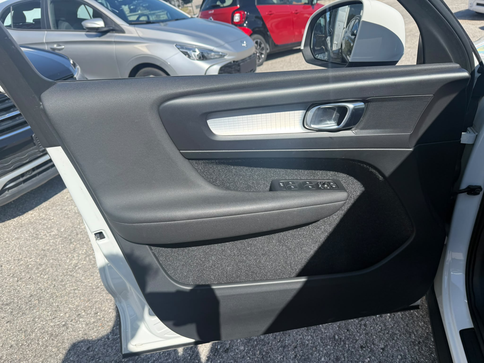 Volvo XC40 — foto 9