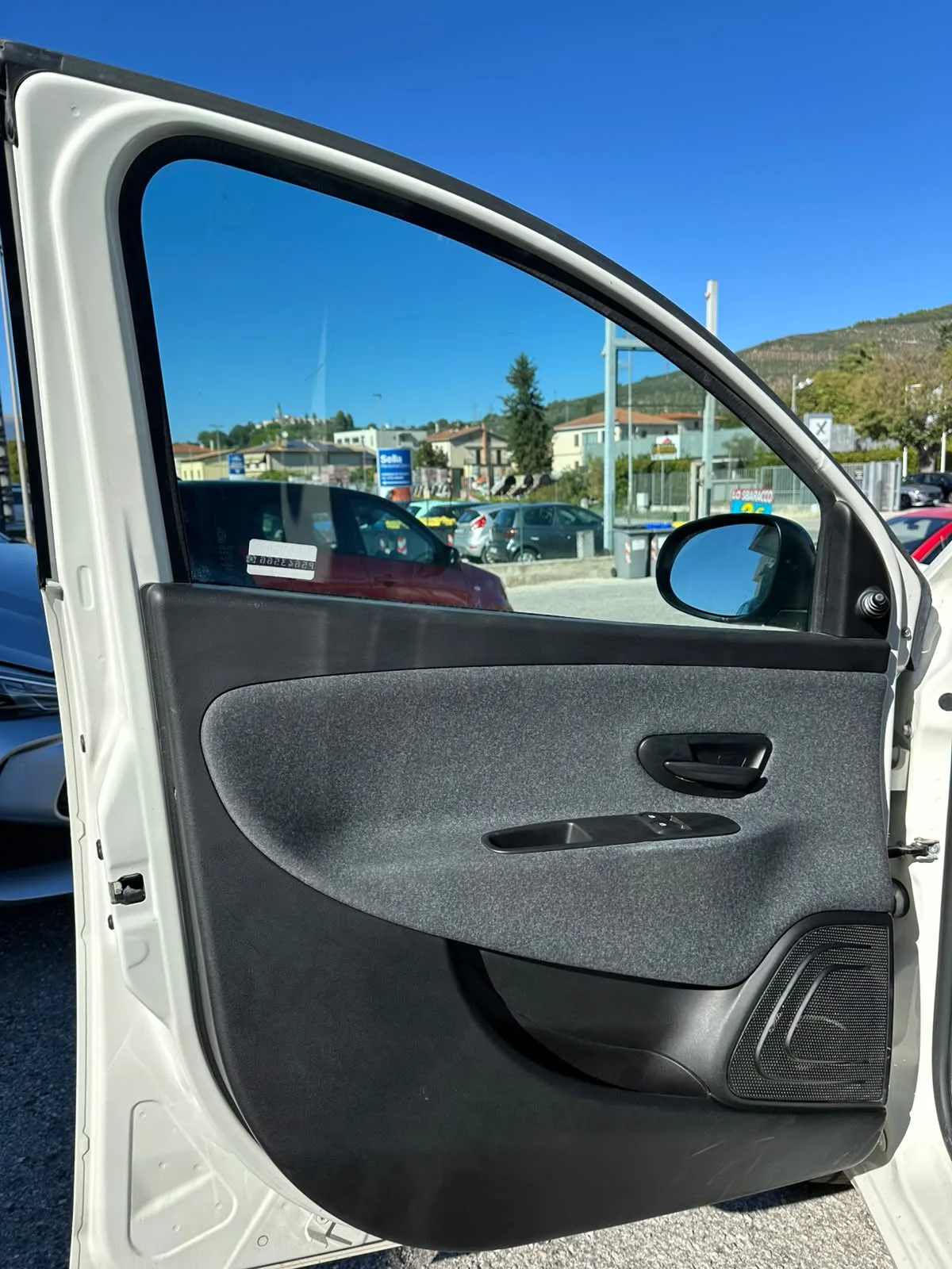 LANCIA Y 1.0 IBRIDA — foto 9