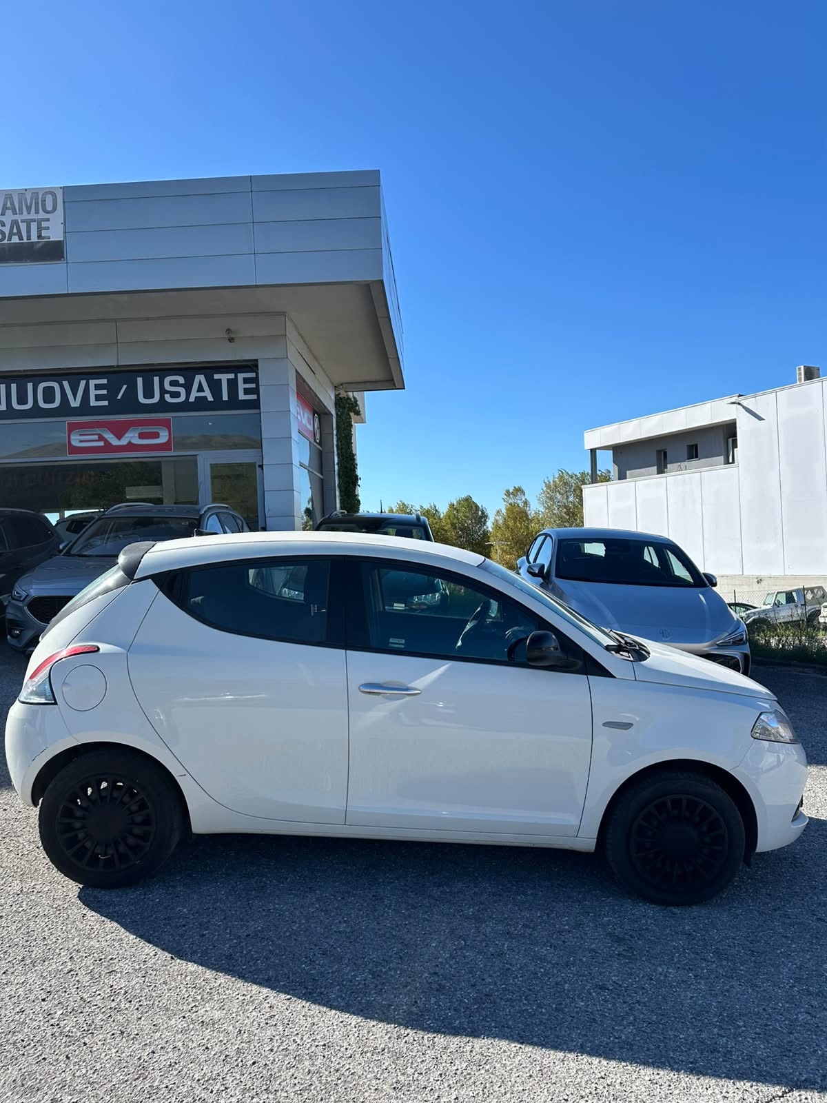 LANCIA Y 1.0 IBRIDA — foto 2