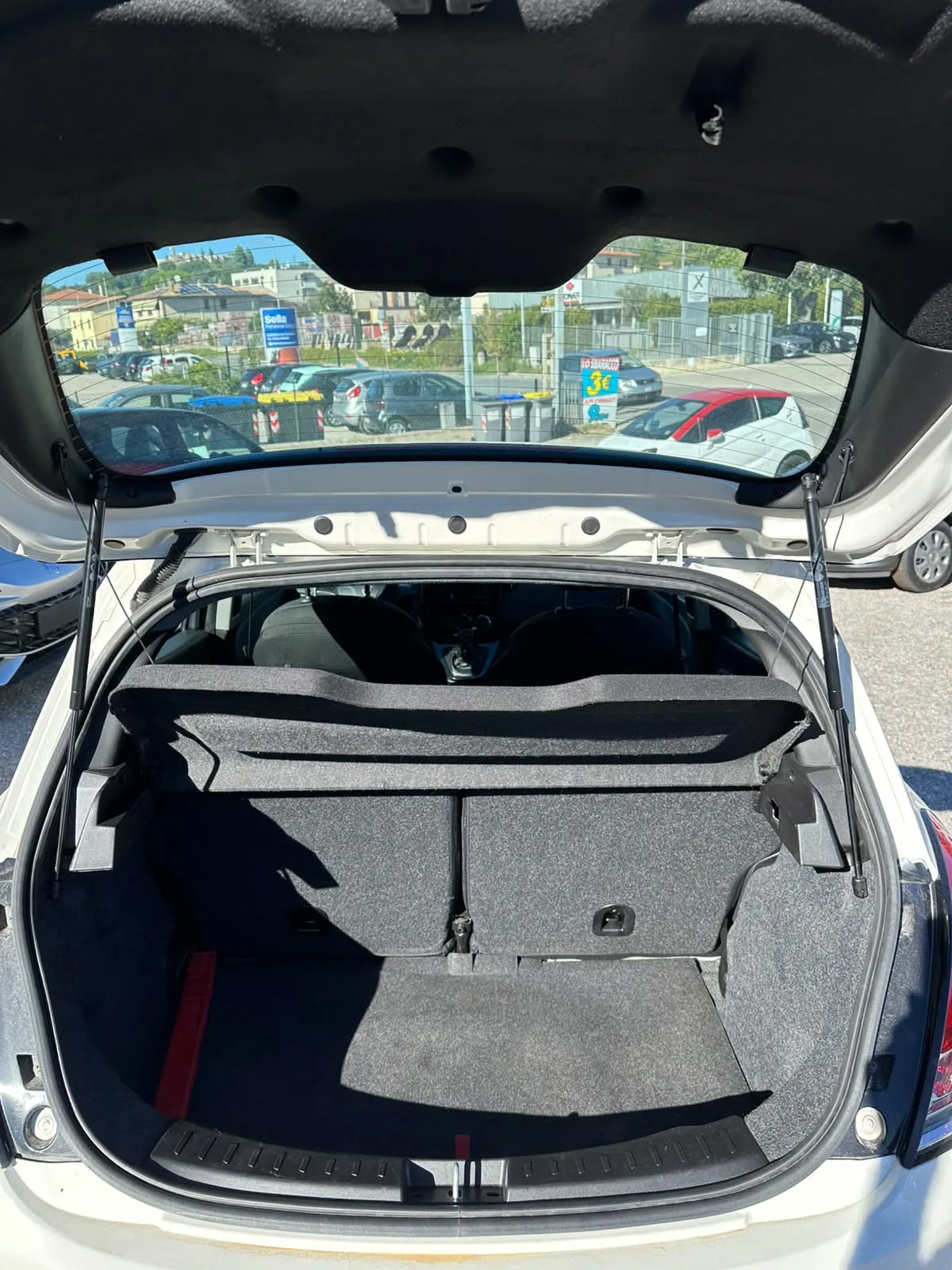 LANCIA Y 1.0 IBRIDA — foto 13