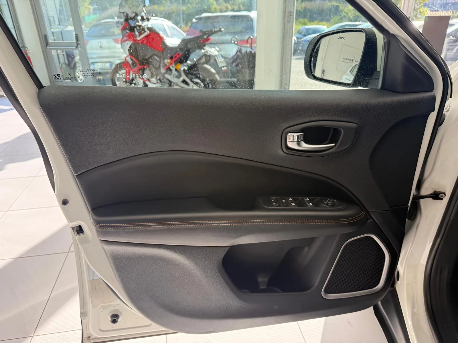 JEEP COMPASS 1.6 LIMITED — foto 9