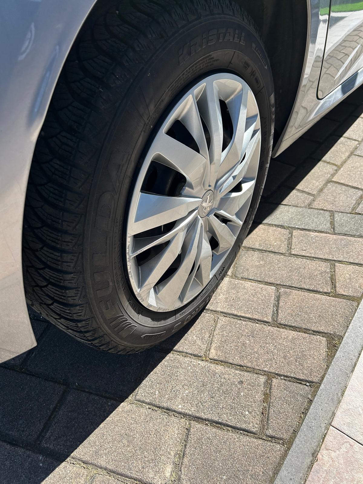 PEUGEOT 208 5P BERLINA ACTIVE BLUEHDI 100 S/S — foto 4