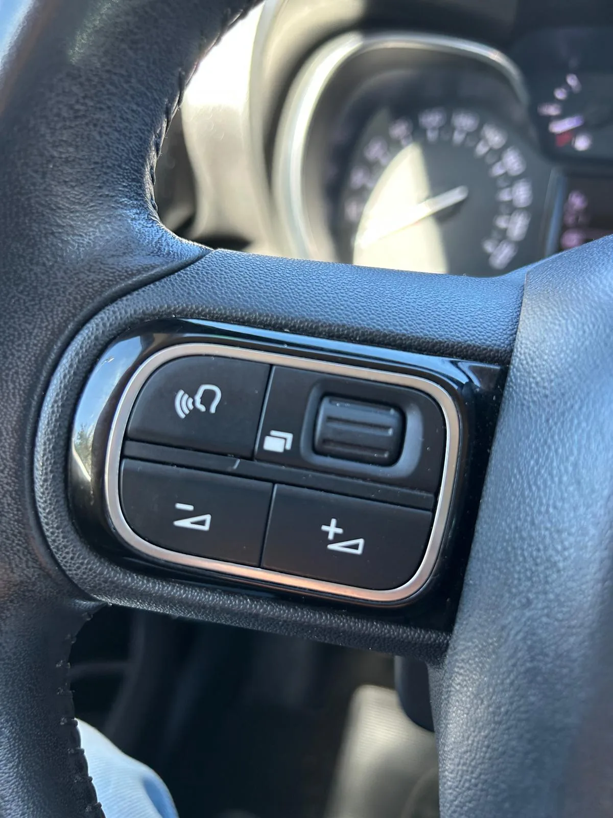 CITROEN C3 AIRCROSS BLUEHDI 100 SHINE — foto 18
