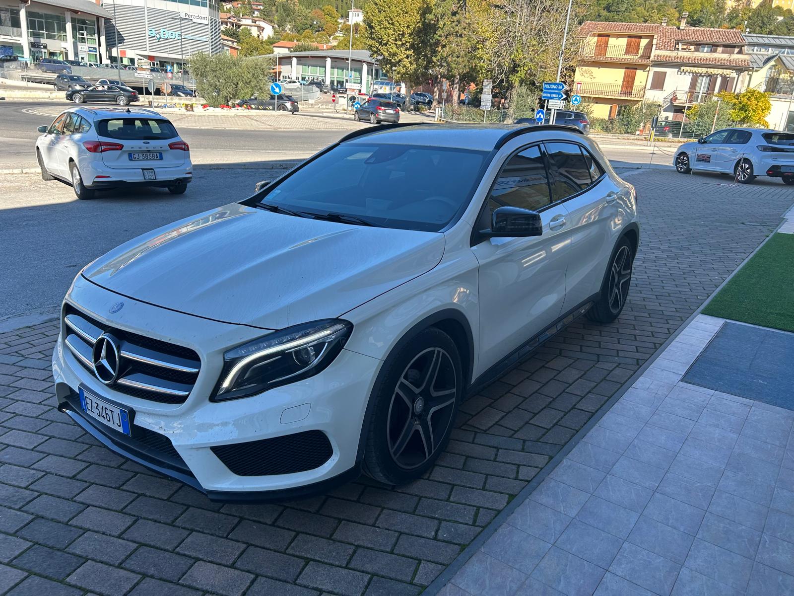 MERCEDES BENZ GLA 200
